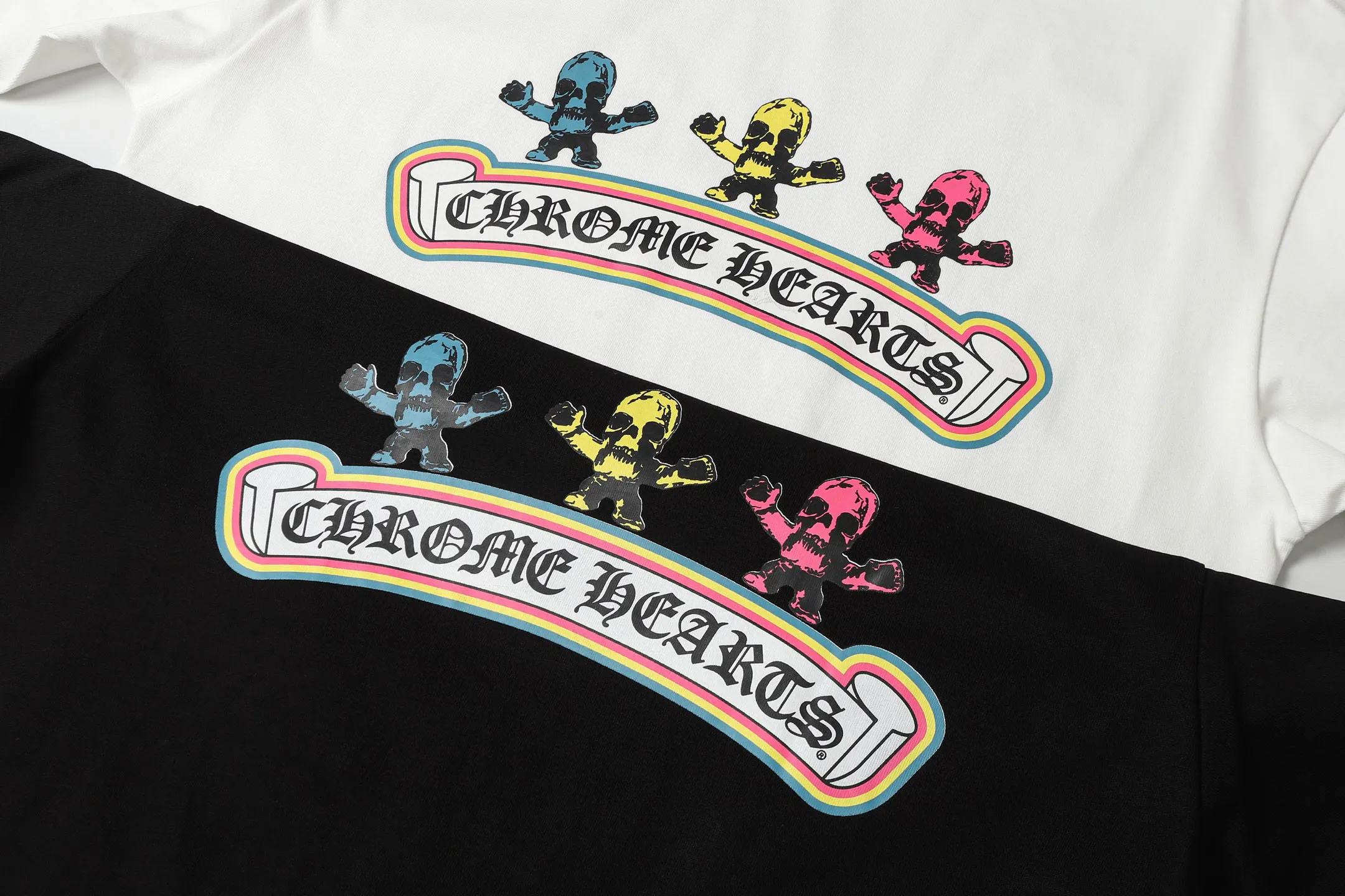 🅿️170 ch/Ke Jia Sanskrit skull color printed T-shirt! Every one of the Cro family is really unique. Every piece is a killer, and the texture of the whole short sleeve is really amazing. 280g pure cotton fabric! 100% restored to the official details. All cuffs, shoulder seams, armholes, neckline are double-needle crimping process. This is the rigorous craftsmanship details that big brands should have, which determines the quality. The original washed tag packaging is full of style! The whole piece adopts three-needle and five-thread technology, (neckline-shoulder seam-sleeve seam-double-pressed thread, which looks more three-dimensional and textured) Same style for men and women. Color: black white Size: xs-l